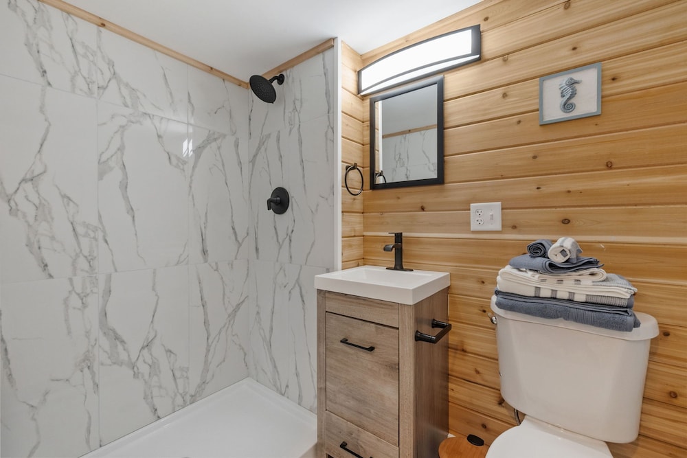 Modern Condo Perfect For Winter Rental