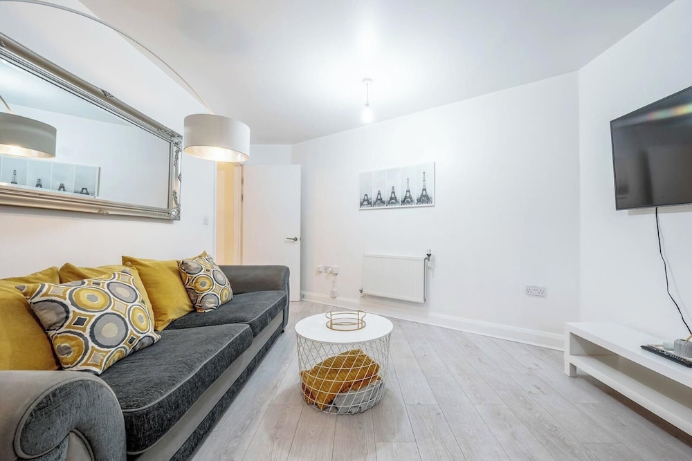 City Central London Apt Balcony, Parking, Sleeps 3