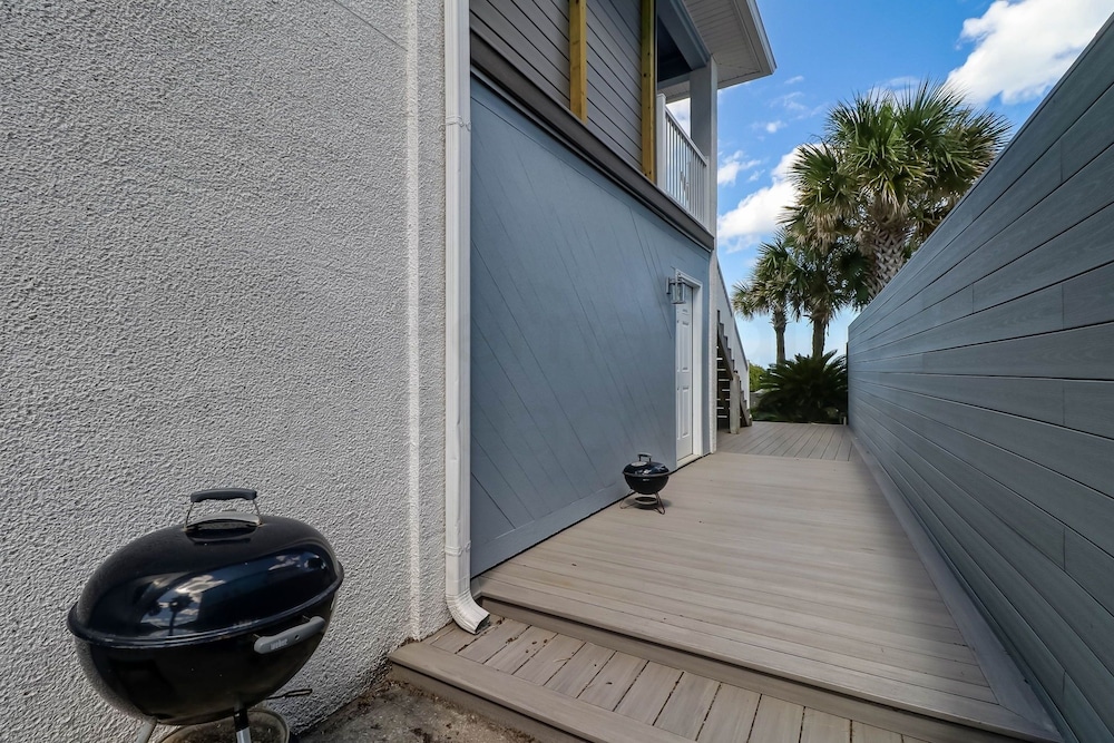 Fernandina Beach Vacations - Dog Friendly Oceanfront Beach House by RedAwning - Property Image 22