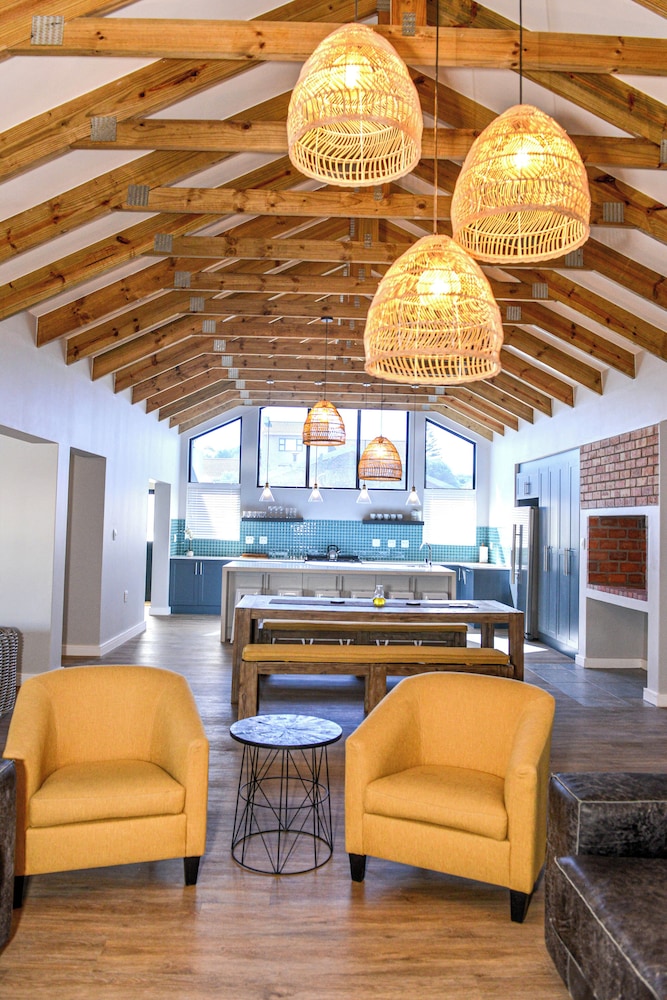 Bessie on Vondeling - Relax in Style at Bessie, Langebaan's Coziest Holiday Home