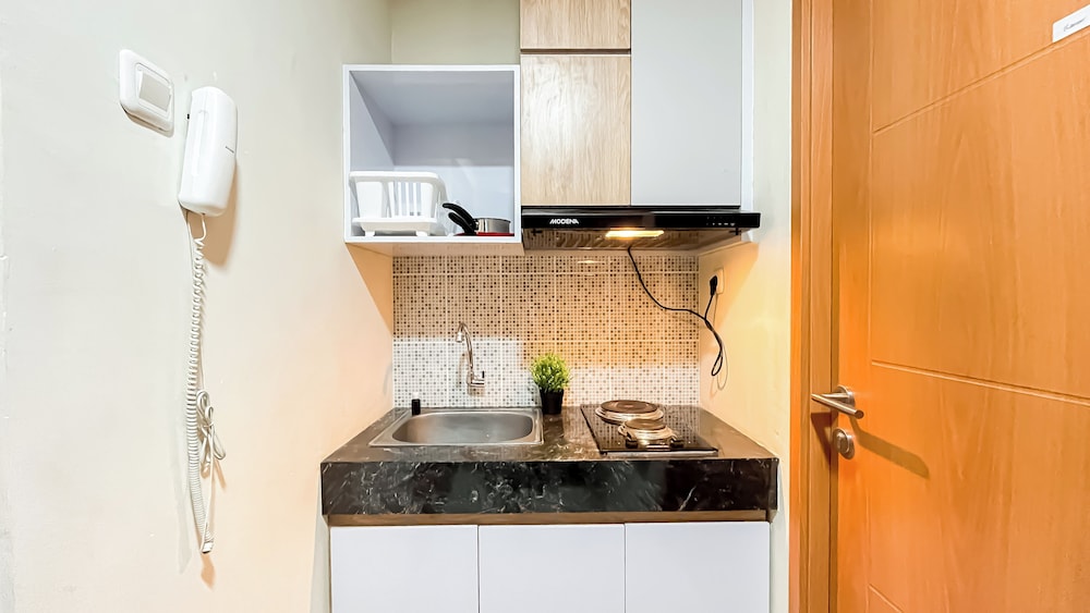 Wooden Nest 2Br Without Living Room At Evenciio Margonda Apartment