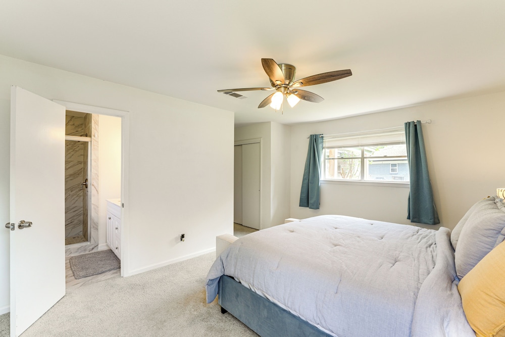 Near Shops & Eats: Commuter-friendly Fwtx Home
