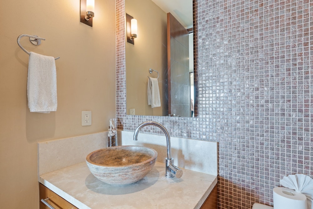 Encanto Living 0504 -2BR by Kivoya
