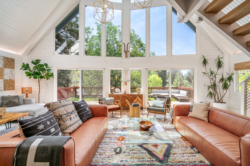 Oak and Luna by Avantstay Beautiful Big Bear Home w Hot Tub Home Theatre Ping Pong