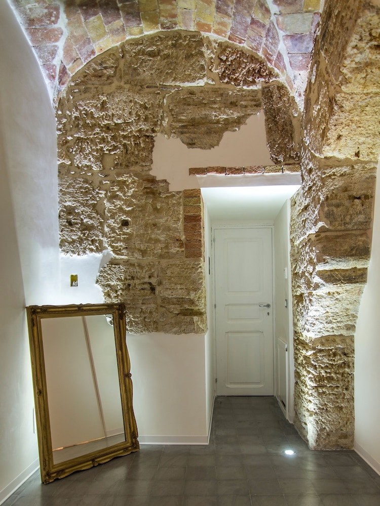 Stylish Home in Front of Casa Professa
