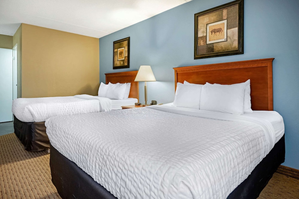 Lexington Vacations - Clarion Hotel Conference Center - North - Property Image 54