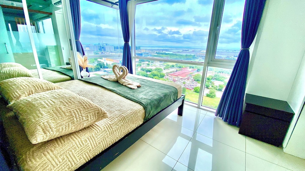Hotel near Airport Mall of Asia PICC WTC