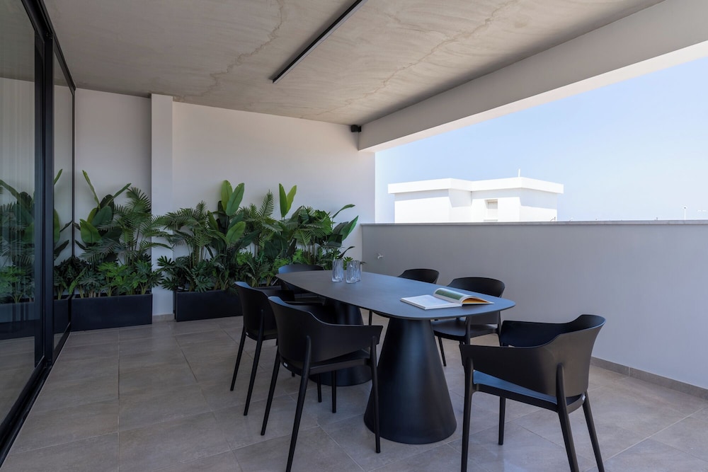 The Penthouse - 3BR Seaview in Larnaca