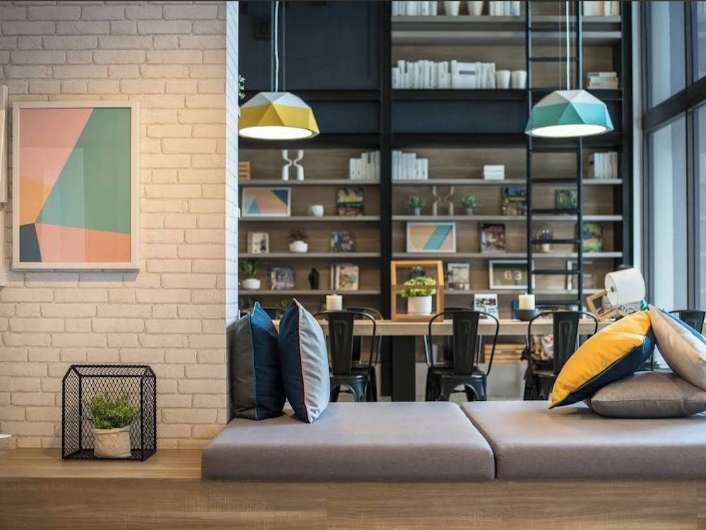 Valley Mountain View&city Proximity Golden Eight Apartment