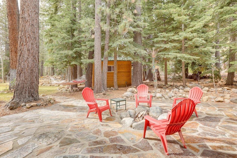 < 1 Mi to Lake Tahoe Beaches: Home w/ Fire Pit! view 2