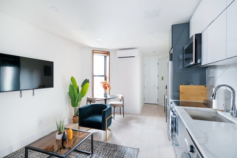 48 Midtown West Apt