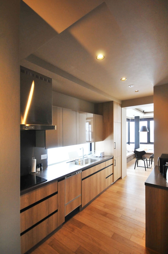 Matthew Suites-3