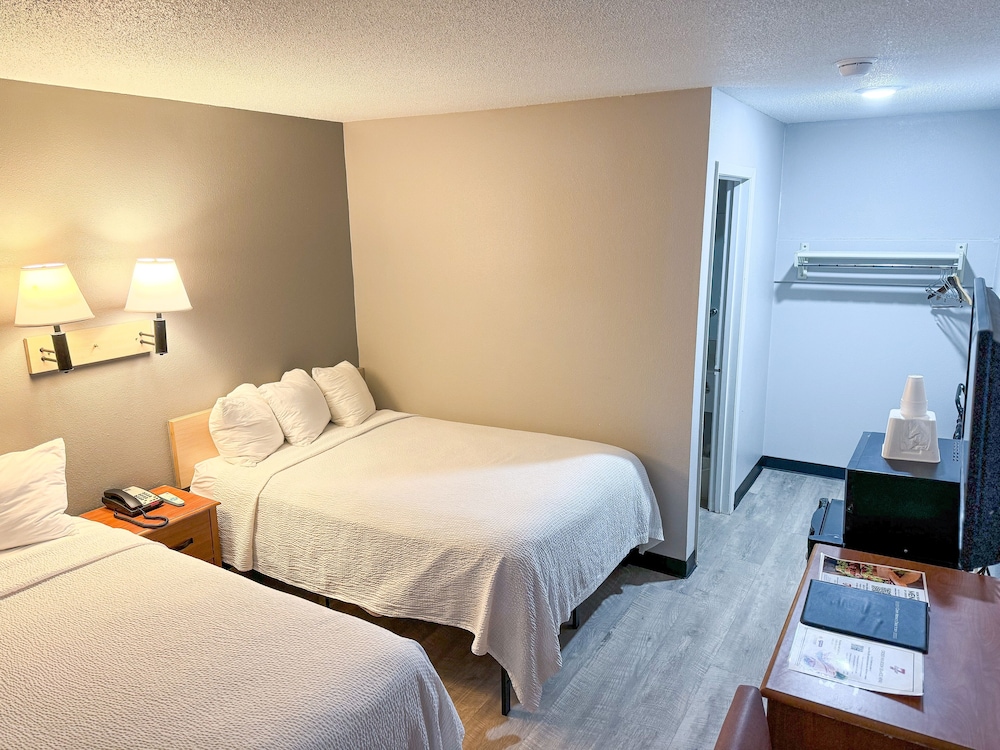 Super 7 Motel