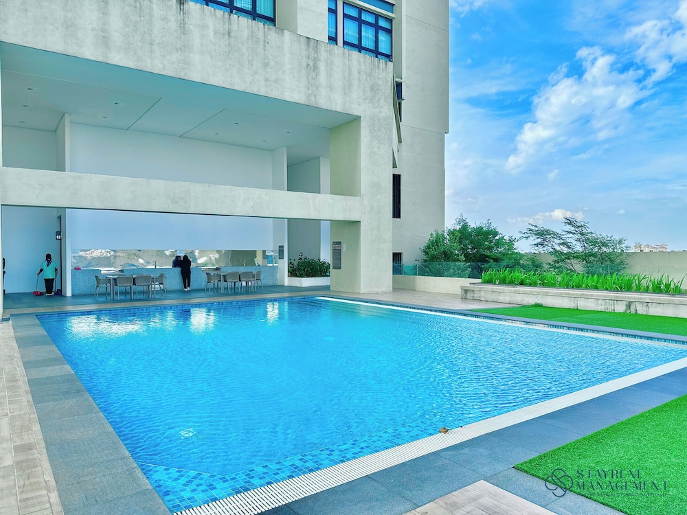 Paradigm Residence By Stayrene