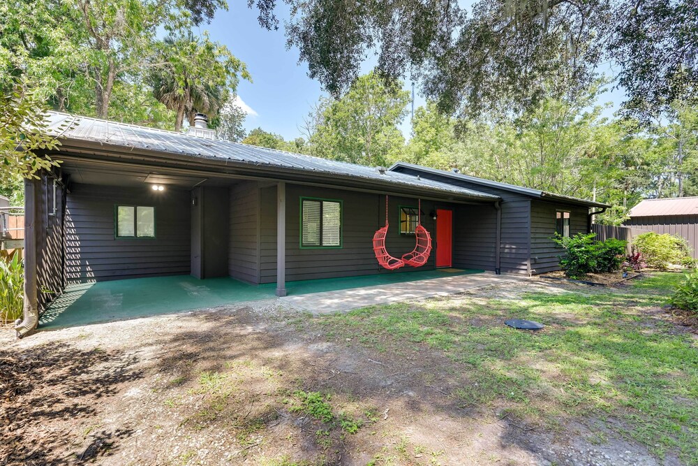 'chateau Relaxo' Homosassa Riverfront Cottage!