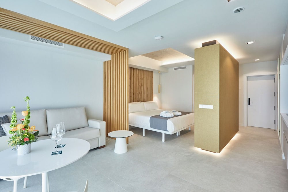 Silken Atlantis Suite – Holiday Homes
