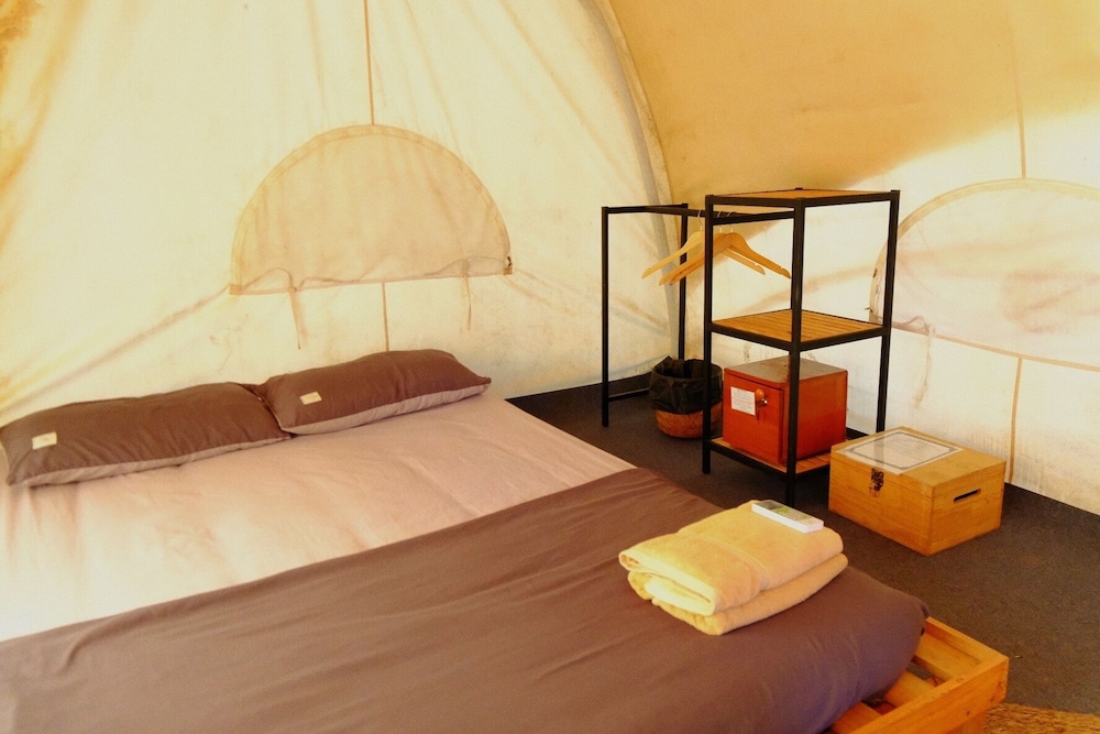 Hang Sói Glamping
