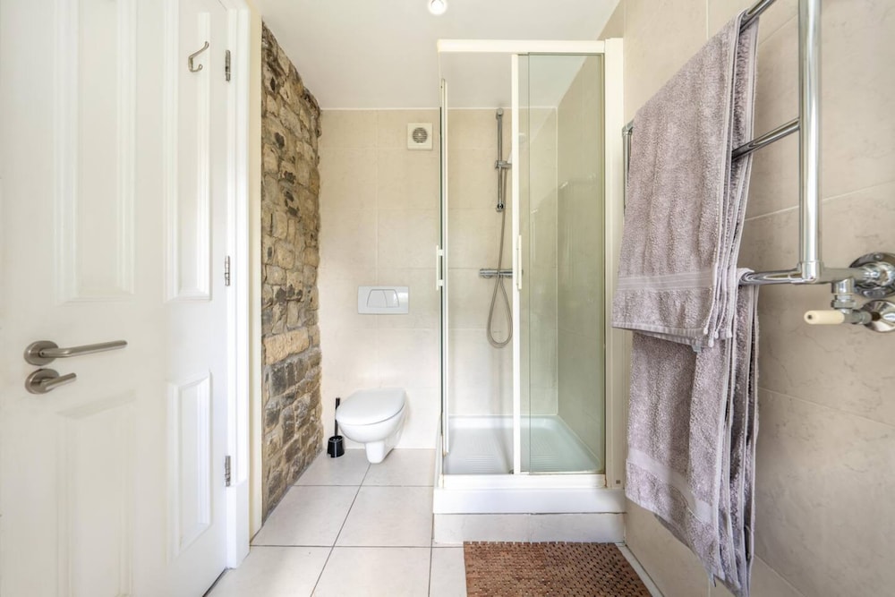 Stunning 3 Bedroom Apartment in Trendy Chalk Farm