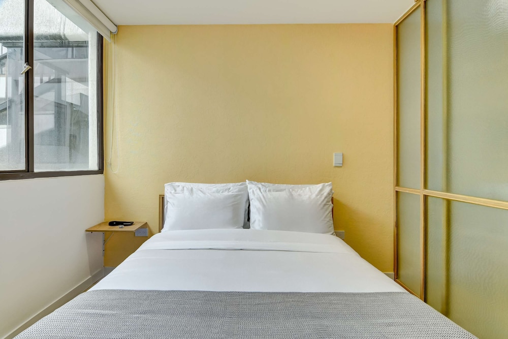 w Startling 2BR Apartment in Trendy Zona T