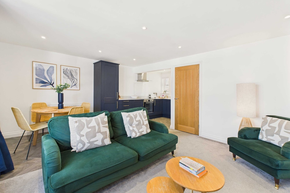 Host Stay Cringle Cottage