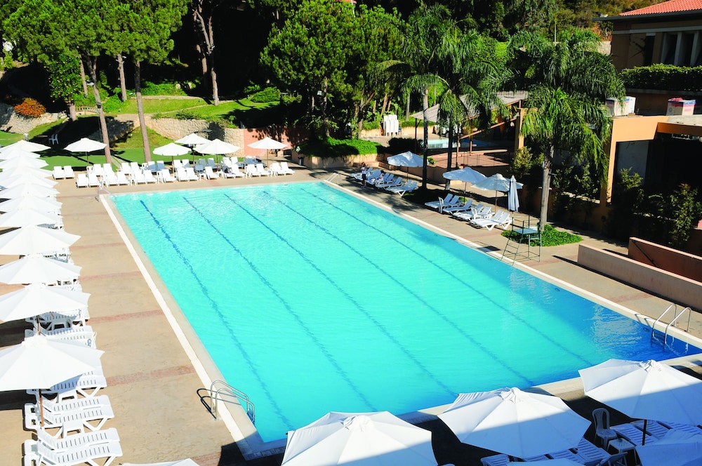 Country Lodge Hotel & Resort