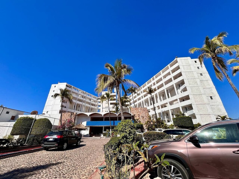 Yatch Apartments