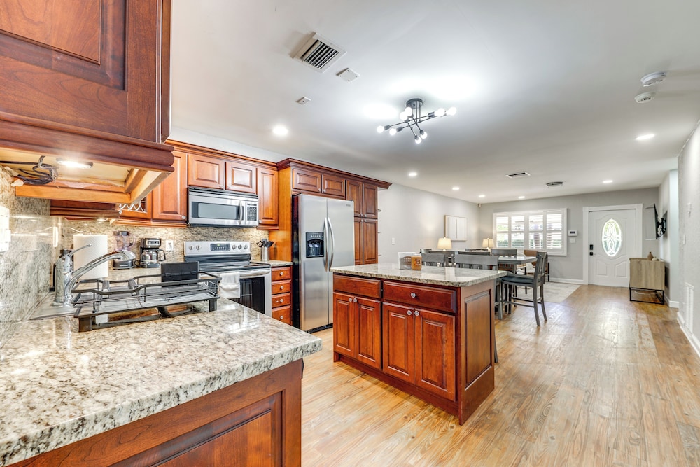 3 Mi to Shore: Couples Getaway in Lighthouse Point