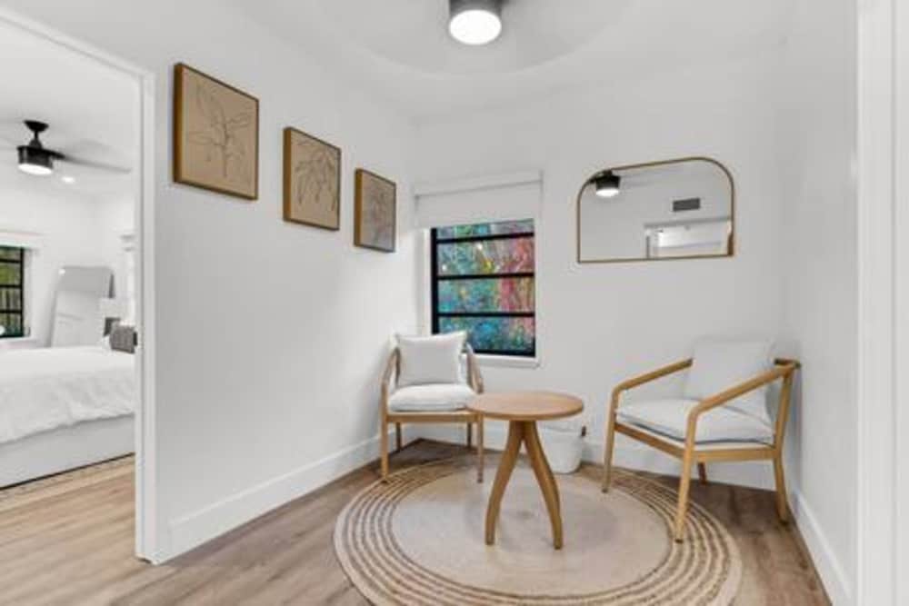1720 Wa Kee 2A Luxurious 4BR 3BA Retreat in Coconut Grove w Pool