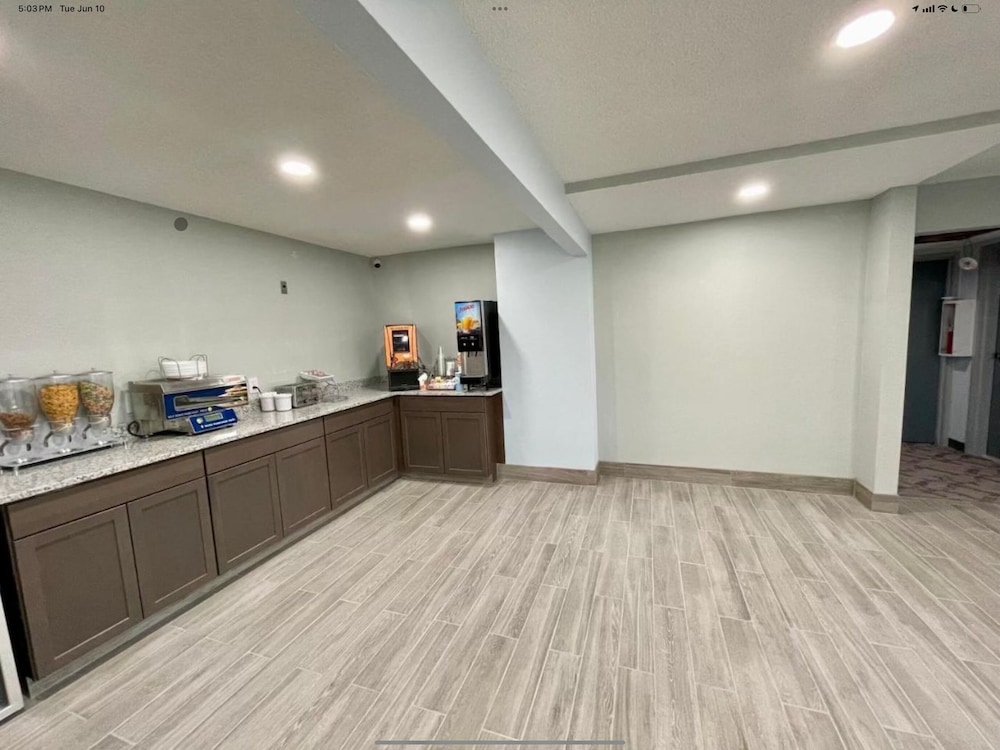 Lamoni Inn & Suites