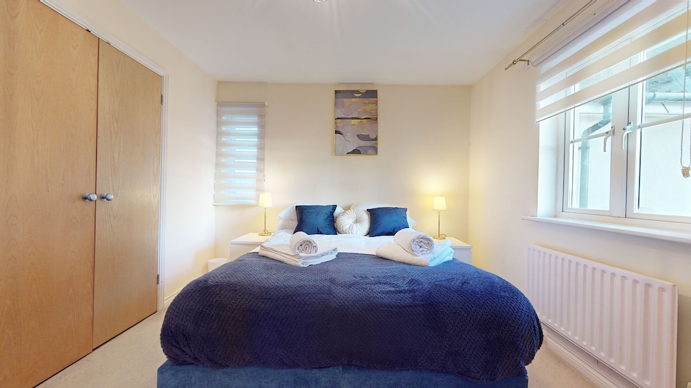 Impeccable 4-bed House in London