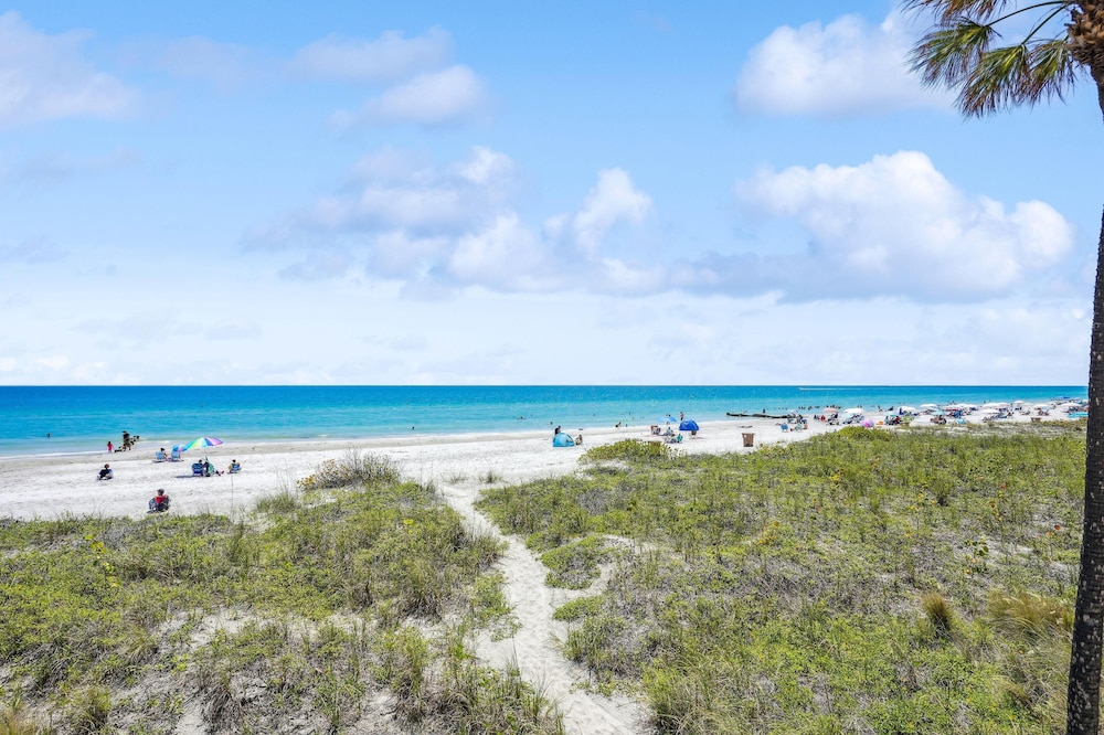 Ocean Sands 1-1002