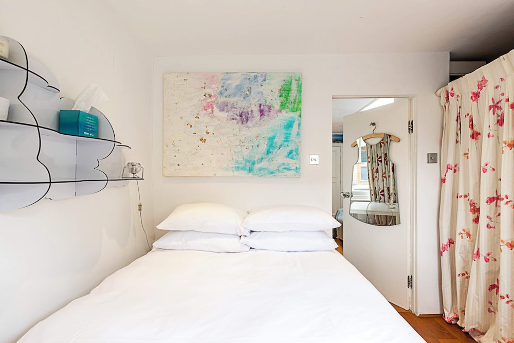 Parsons Green Modern One Bedroom Flat view 5