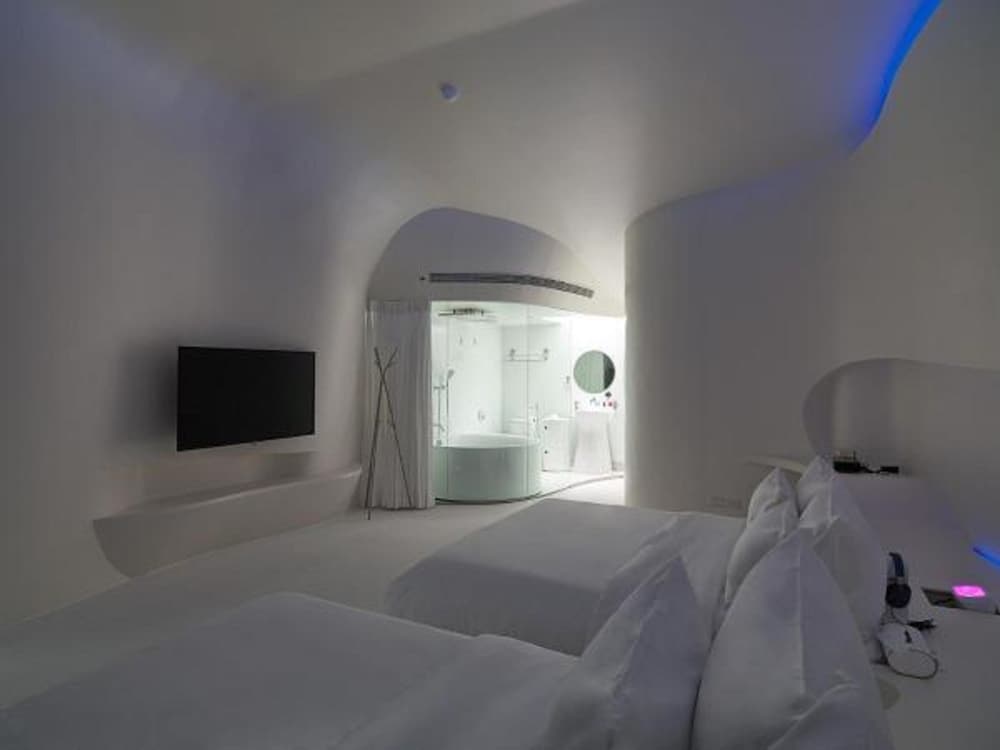 Play Hotel