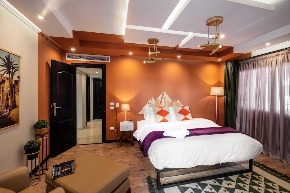 Xuru Stays I Waterfront Designer 2BR - 5 min to Airport