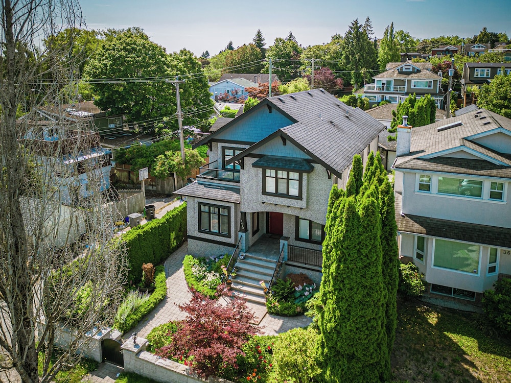 West Van Serene Retreat Near Downtown