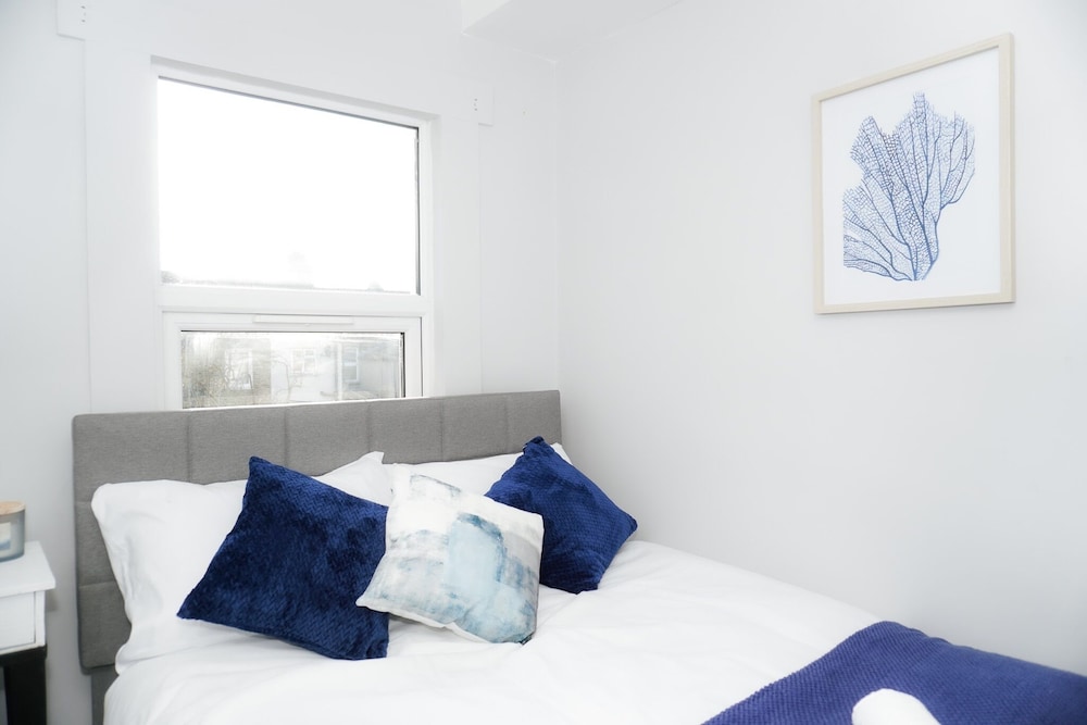 3 Bed-sleeps 7-garden-parking-town Centre