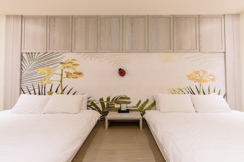 Treehouse Hostels