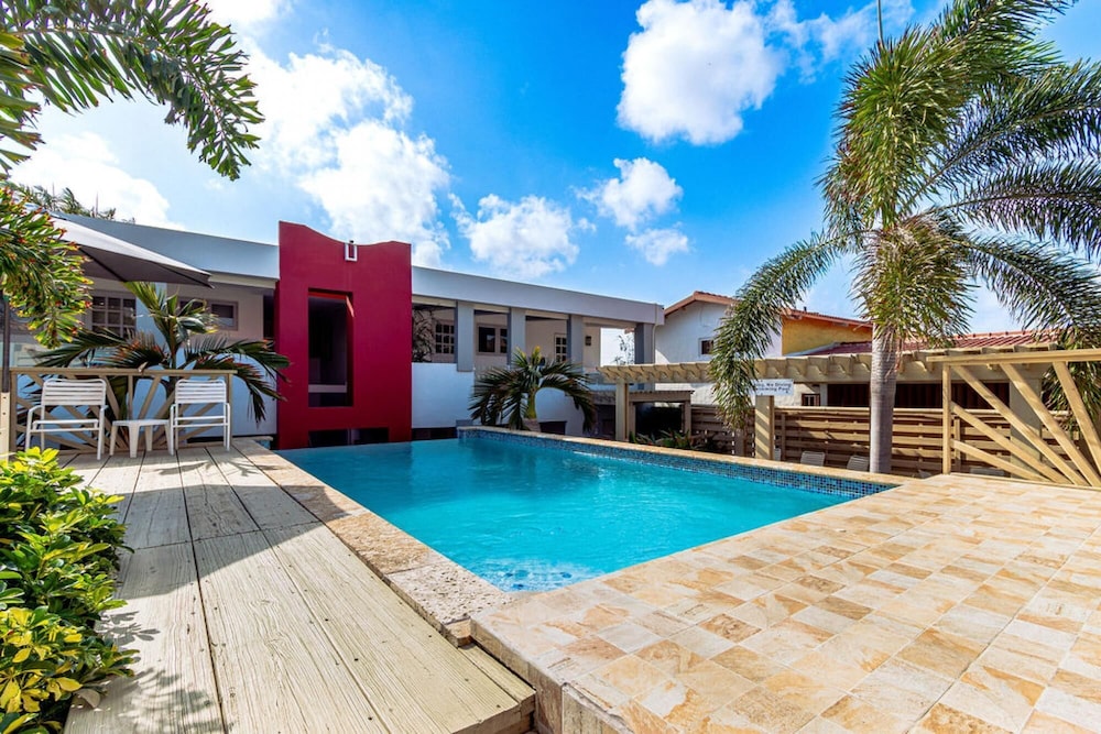 Cozy Central Quiet Close to the Beach Pool