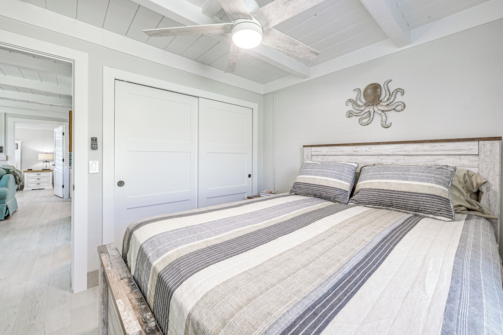 Steps to Englewood Beach: Home w/ Outdoor Oasis!