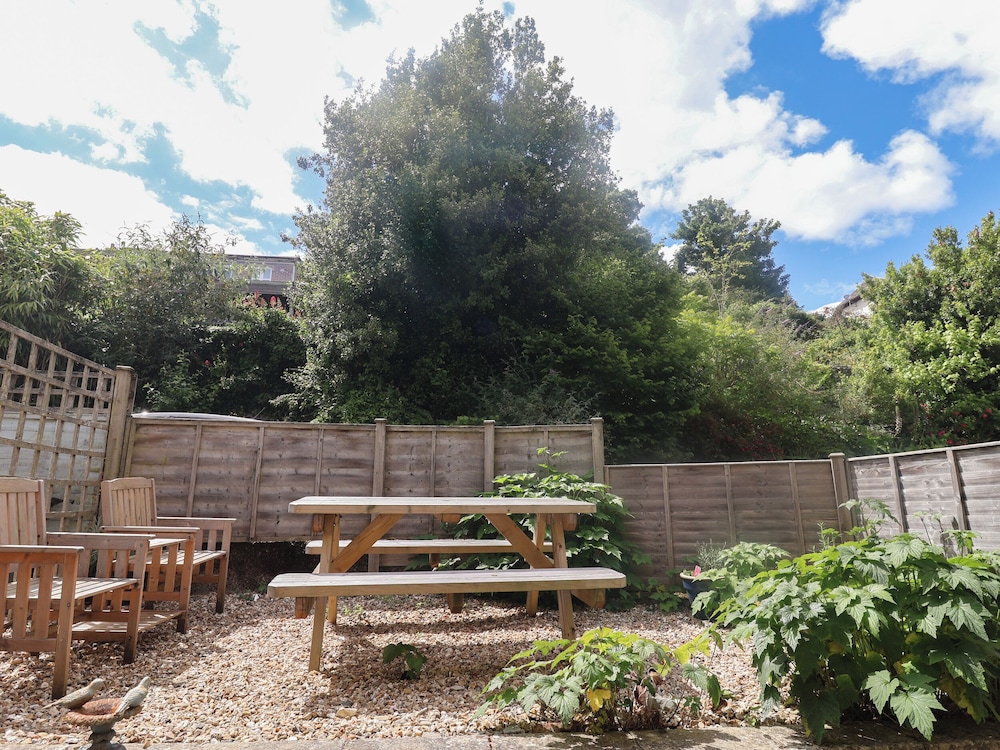 2 Kersbrook Gardens
