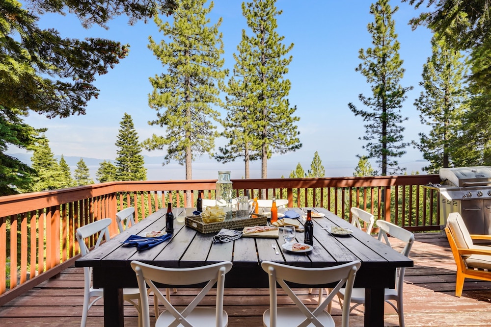 Horizon by Avantstay Stunning A-frame Cabin w Hot Tub Billiards Lake Views