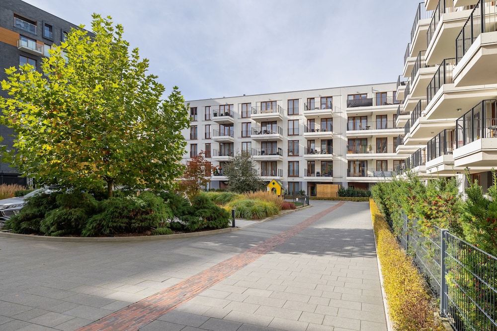 GO Apartments Studio Cracow by Renters view 4