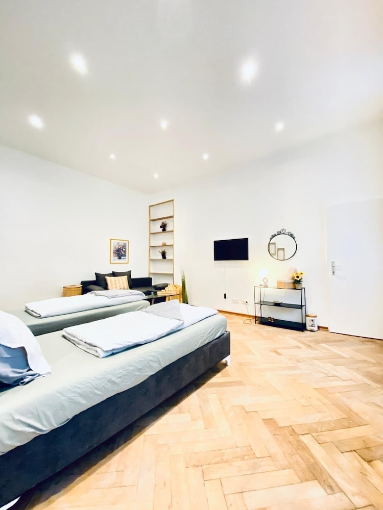 Bright and Spacious 2BR Flat Westbahnhof
