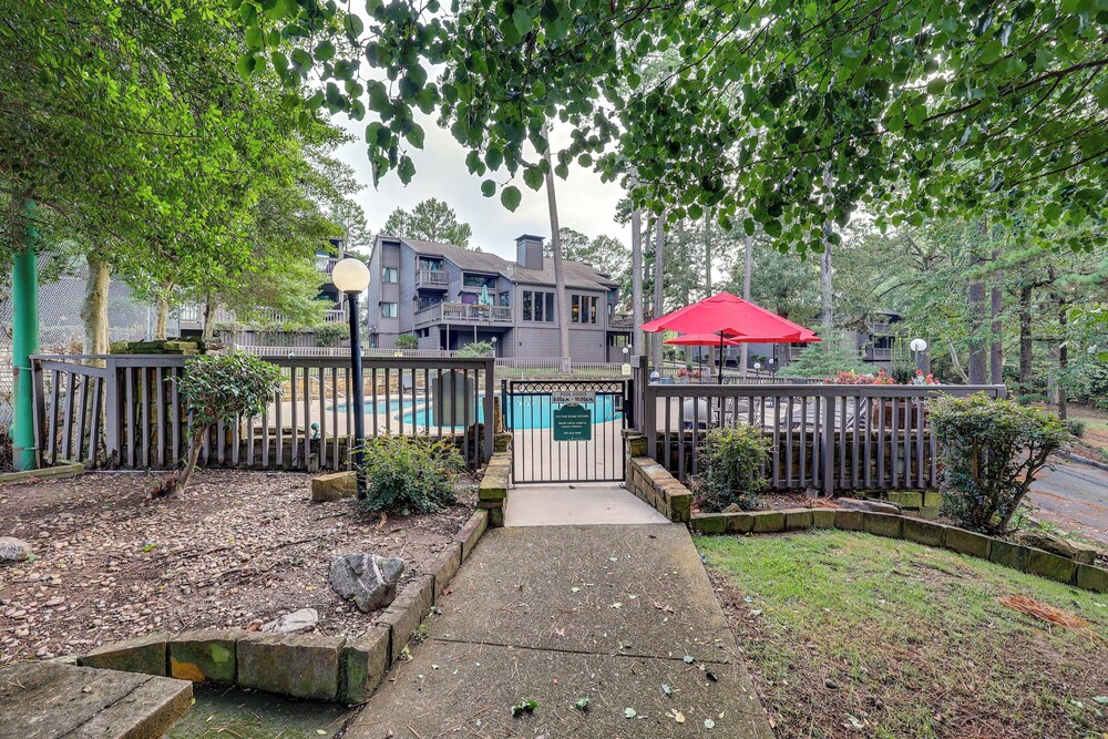 1 Mi to Boating: Pool-view Haven in Lake Hamilton!