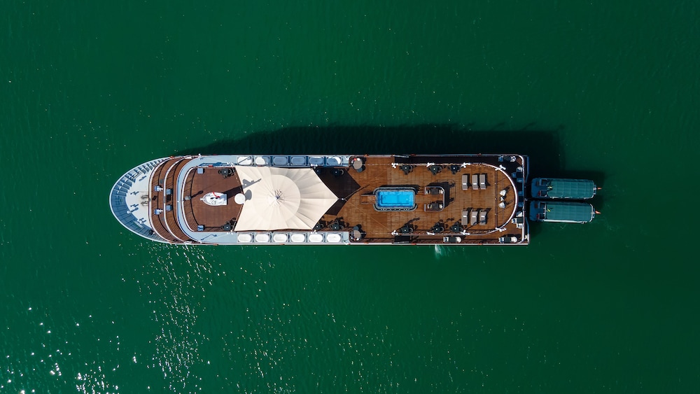 Paradise Elegance Cruise
