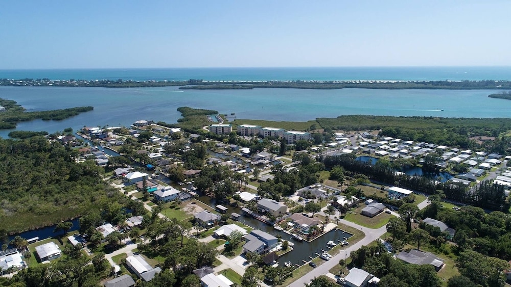 Lemon Bay Waterfront Condo W Patio, 5 Miles To Gulf Beaches 2 Bedroom Condo