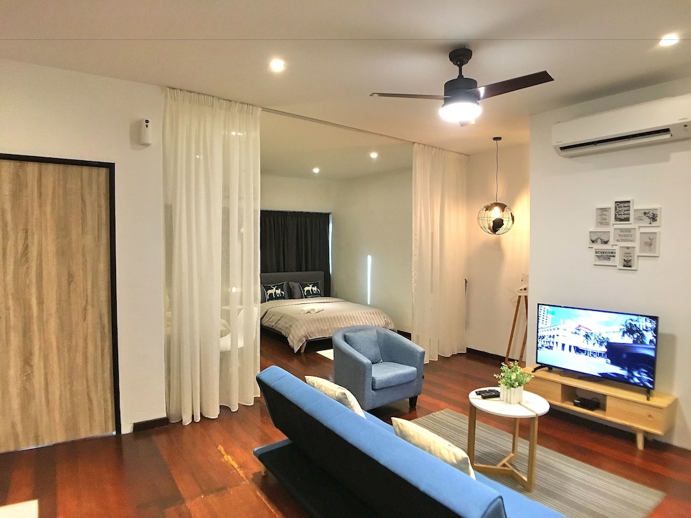 iBook7 - 2 Bedroom Gurney Studio Suite by iBook Homestay