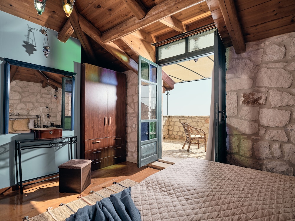 Diamond Suites