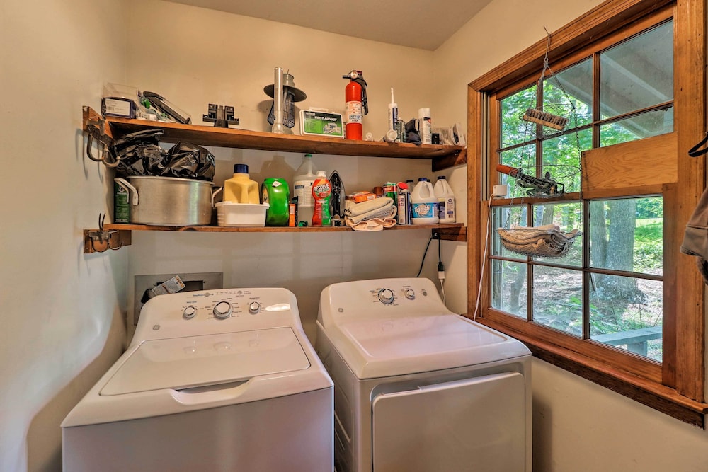 Milledgeville Vacations - Lakefront Milledgeville Cabin: Private Dock, Porch - Property Image 7