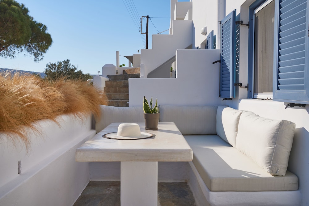 Cleopatra Seaside Homes Paros